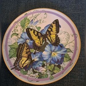 Deorative plate. Butterfly Garden.